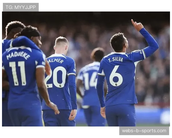 半场战报:富勒姆1-1西汉姆联,双方对攻激烈各入一球 半场战报:富勒姆1-1西汉姆联,双方对攻激烈各入一球